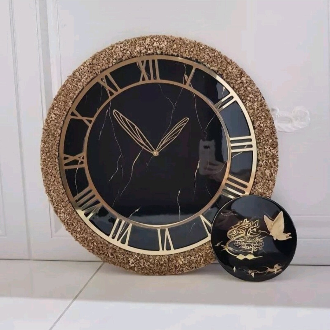 ساعت دیواری رزینی  مدل مشکی طلایی با سایز 45 سانت این قیمت 