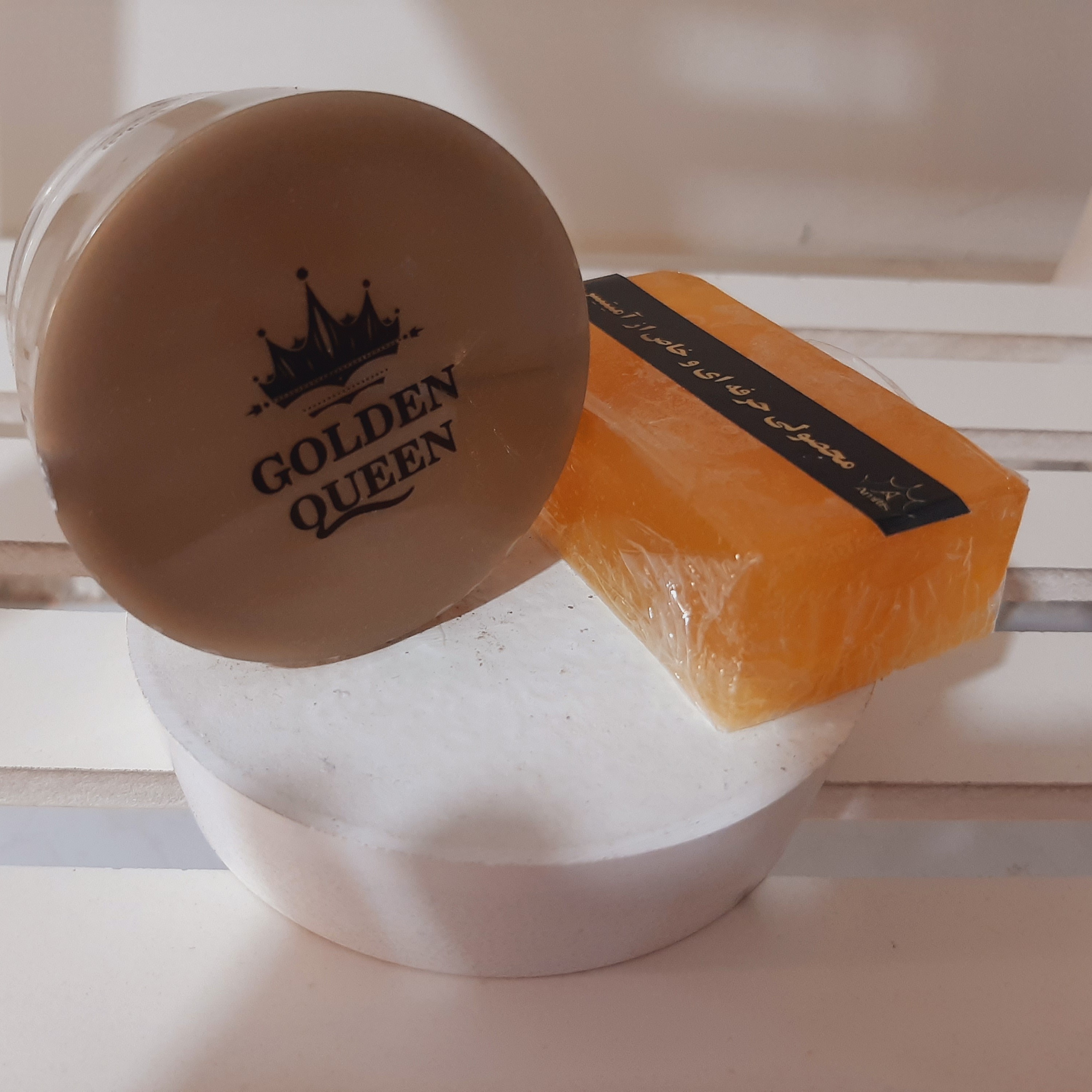 کرم گلدن کوئین 