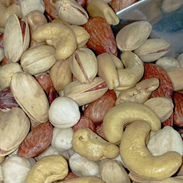 آجیل چهار مغز شور   بسته بندی 500 گرمی شالیزارصادق 