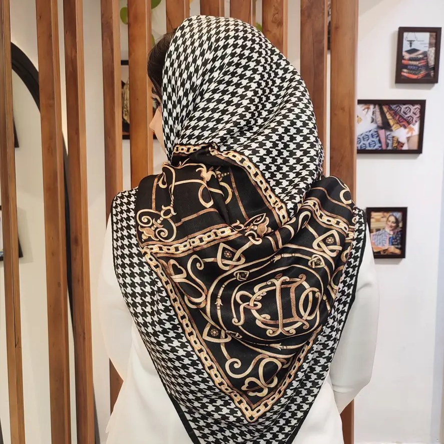روسری پاییزه و زمستانی طرح پیچازی و زنجیری کد 9058