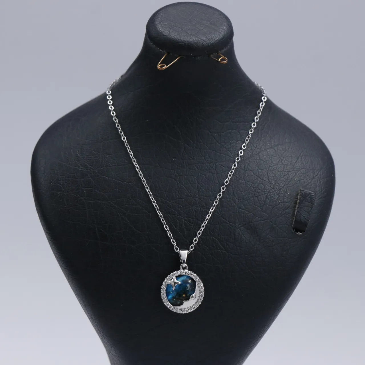 گردنبند دخترانه طرح کهکشان نگینی نقره ای 74630