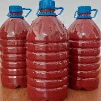 رب گوجه فرنگی طبیعی و خانگی  خوشرنگ و ترش مزه تهیه شده با روش سنتی بدون مواد نگهدارنده غلیظ و سفت 