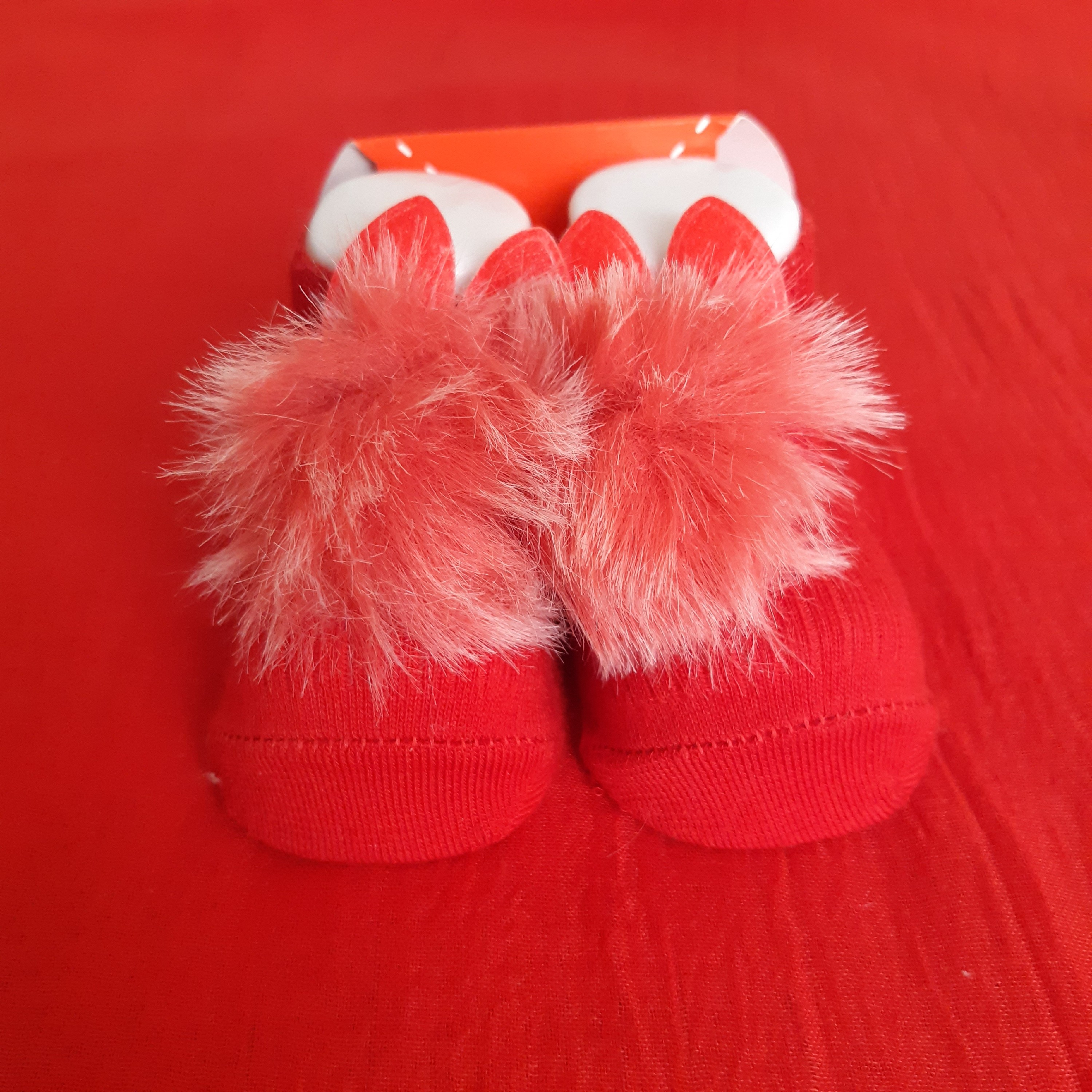 جوراب و پاپوش نوزادی قرمز