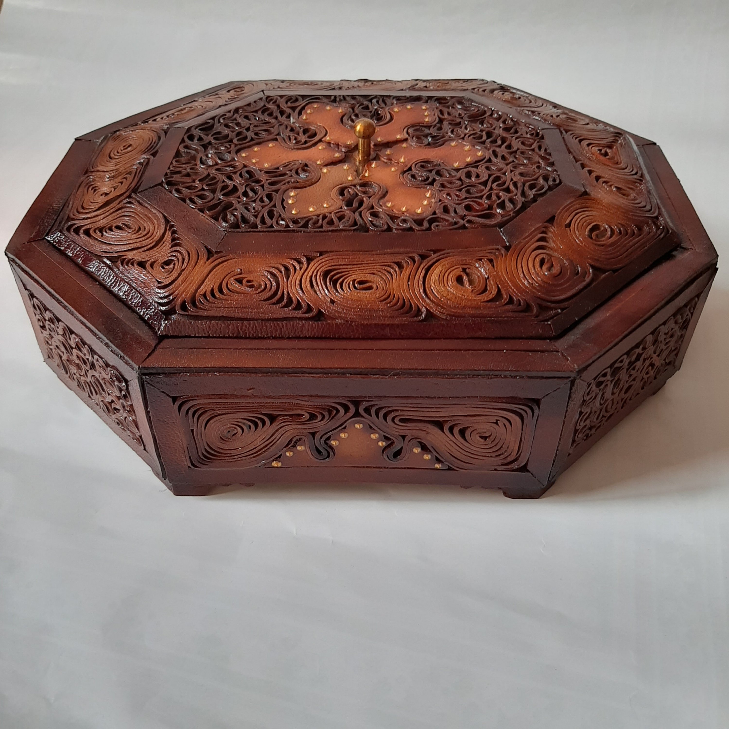 شکلات خوری معرق چرم