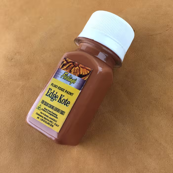 رنگ قهوه ای روشن لبه چرم ادج کوت مدل 20ml حجم 20 میلی لیتر
