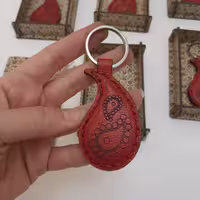 جاکلیدی طرح ترمه چرم طبیعی دستدوز همراه با جعبه چوبی  سیلقا