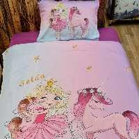 ست روتختی چاپی طرح یونیکورن و دختر صورتی روتختی کودک جنس مخمل و فرشینه و پرده یک عدد جنس کتان هازان آلما 