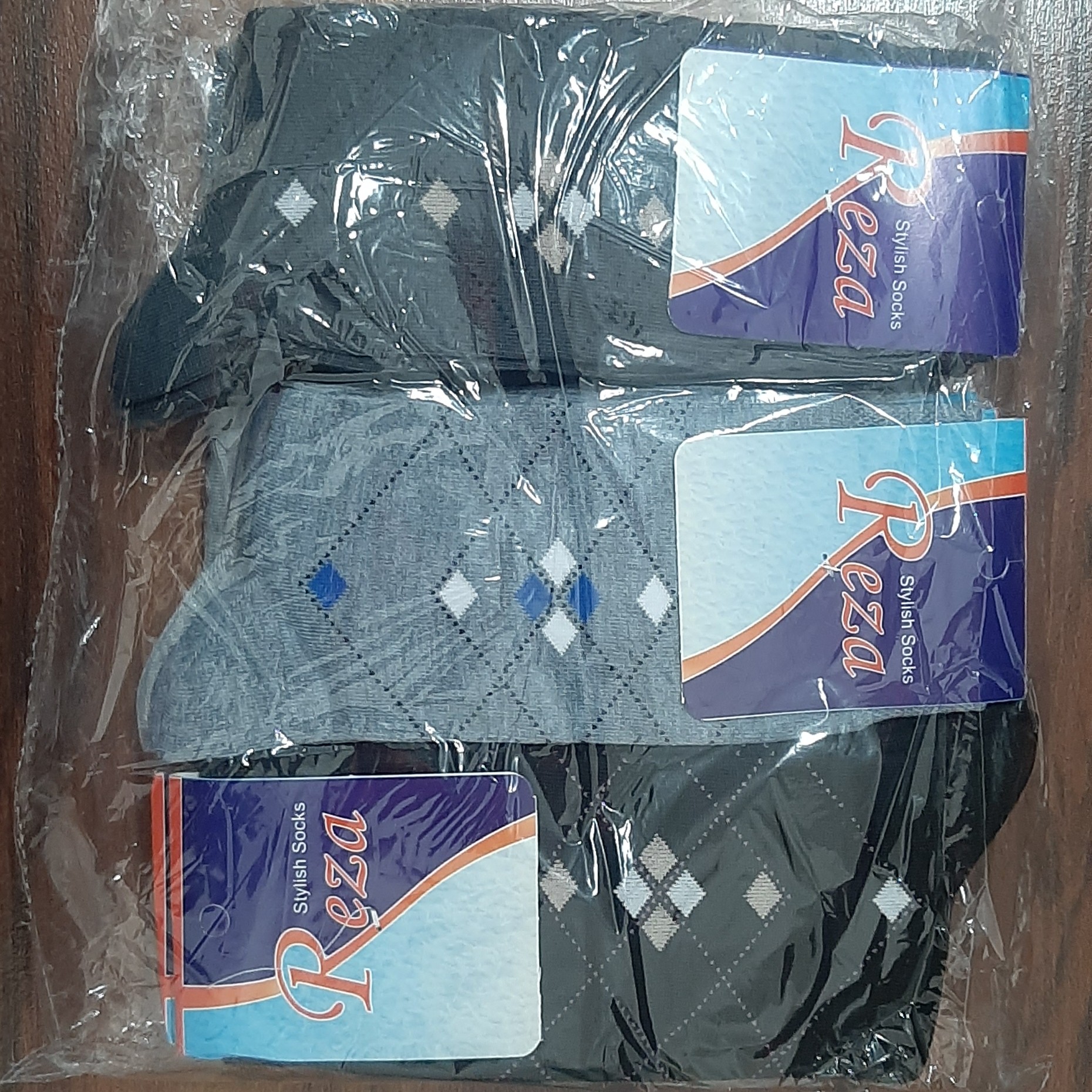 جوراب رضا فری سایز بسته 12جفتی بسیار شکیل و زیبا در طرح ها و رنگ های مختلف از جنس نخ مردانه