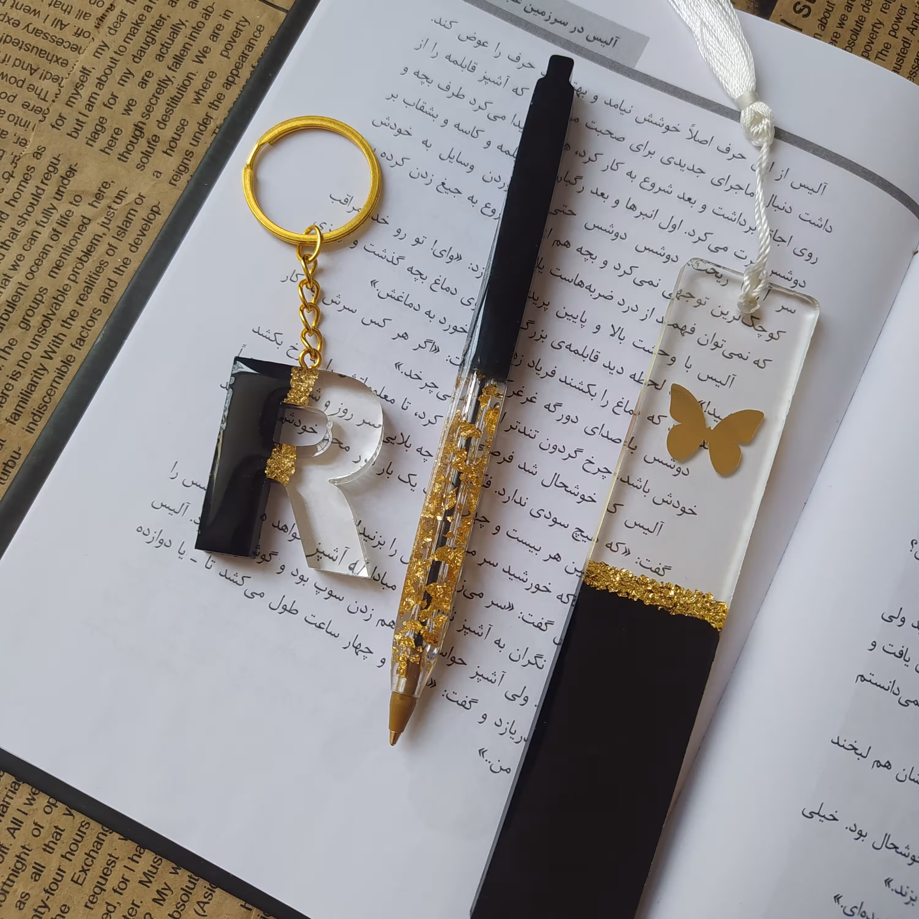 ست بوک مارک،خودکار  و سرکلیدی رزینی (تمام حروف قابل اجراست)