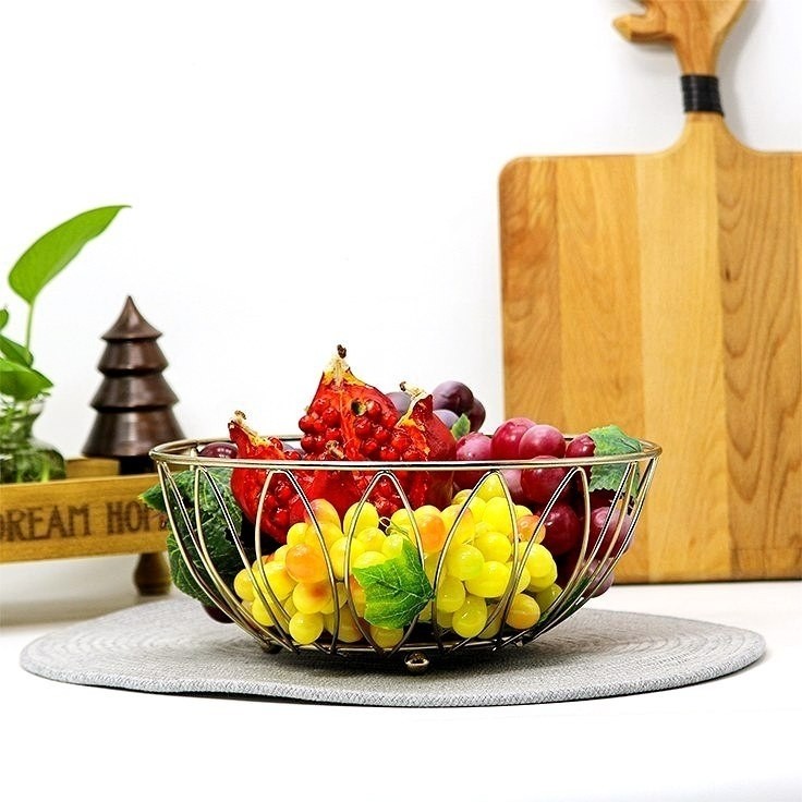 سبد میوه گلبرگ طلایی (پس کرایه)