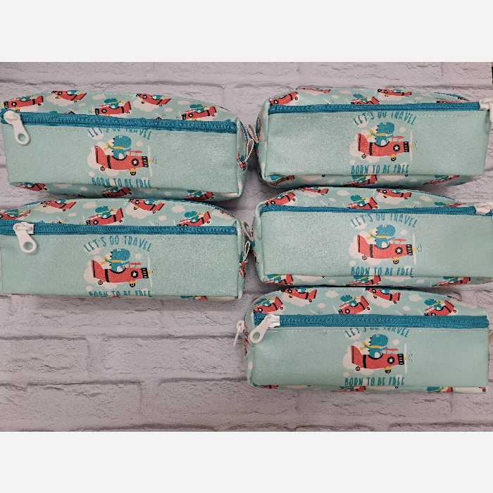 جامدادی فانتزی جامدادی دخترانه و جامدادی پسرانه در طرحای بسیار شیک و جذاب مخصوص مدرسه کلاس جامدادی دارای سه زیپ می باشد