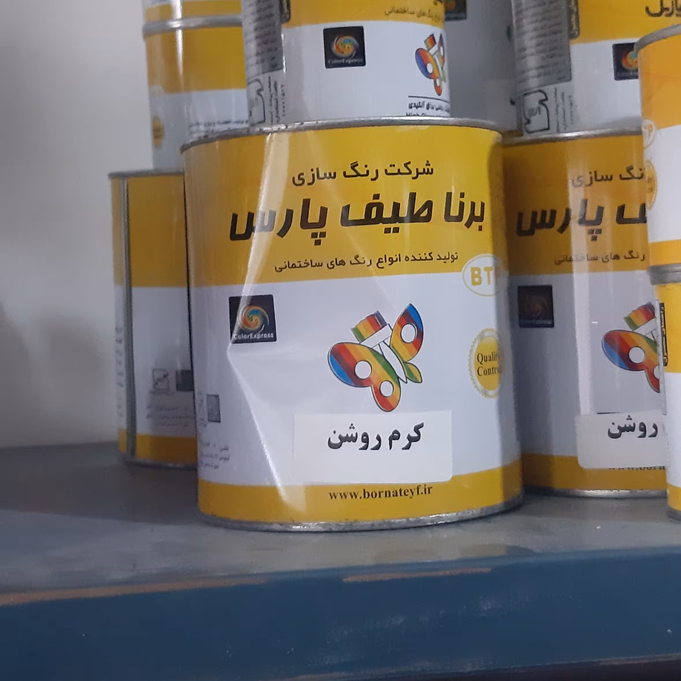 رنگ روغنی کیلو کرم روشن