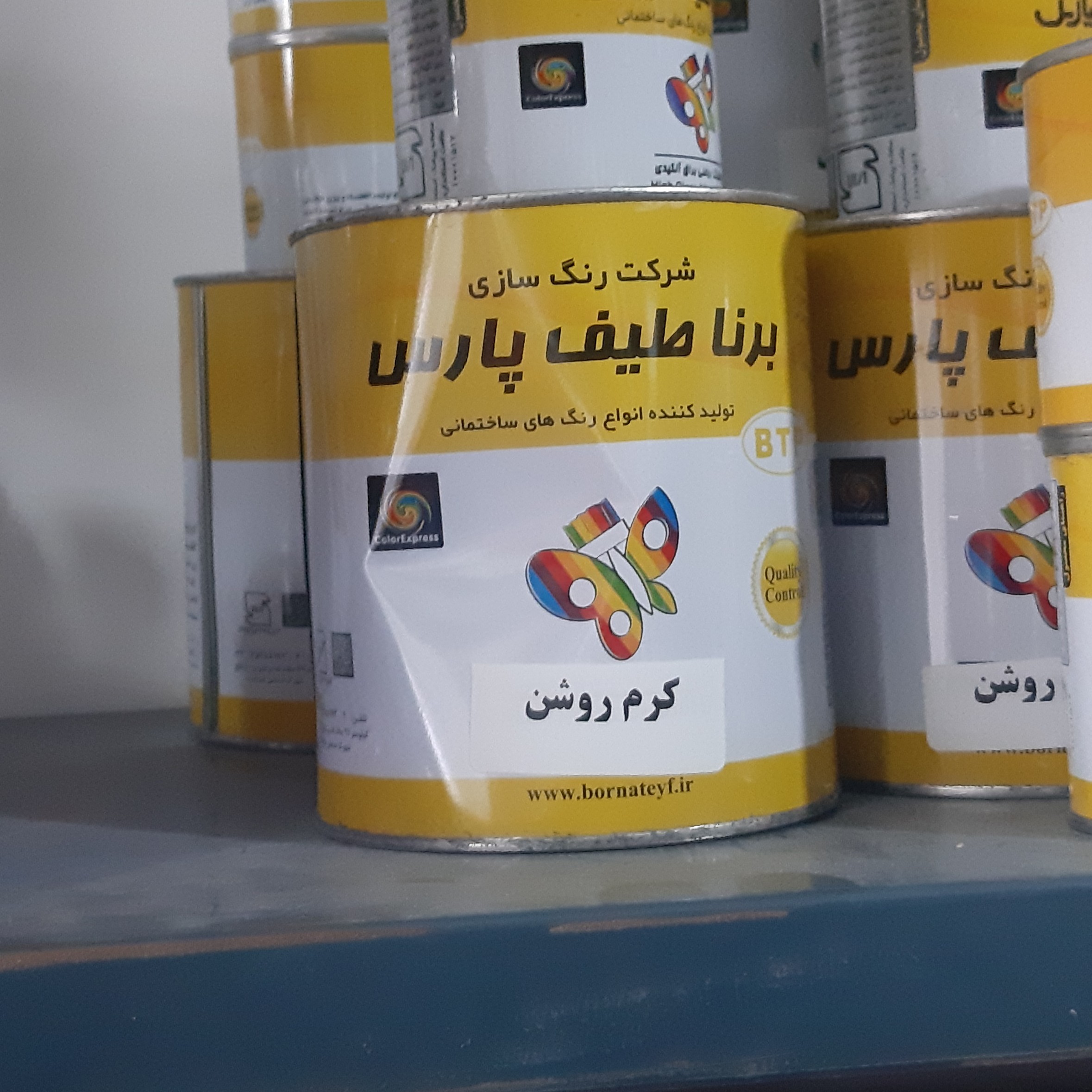 رنگ روغنی کیلو کرم روشن