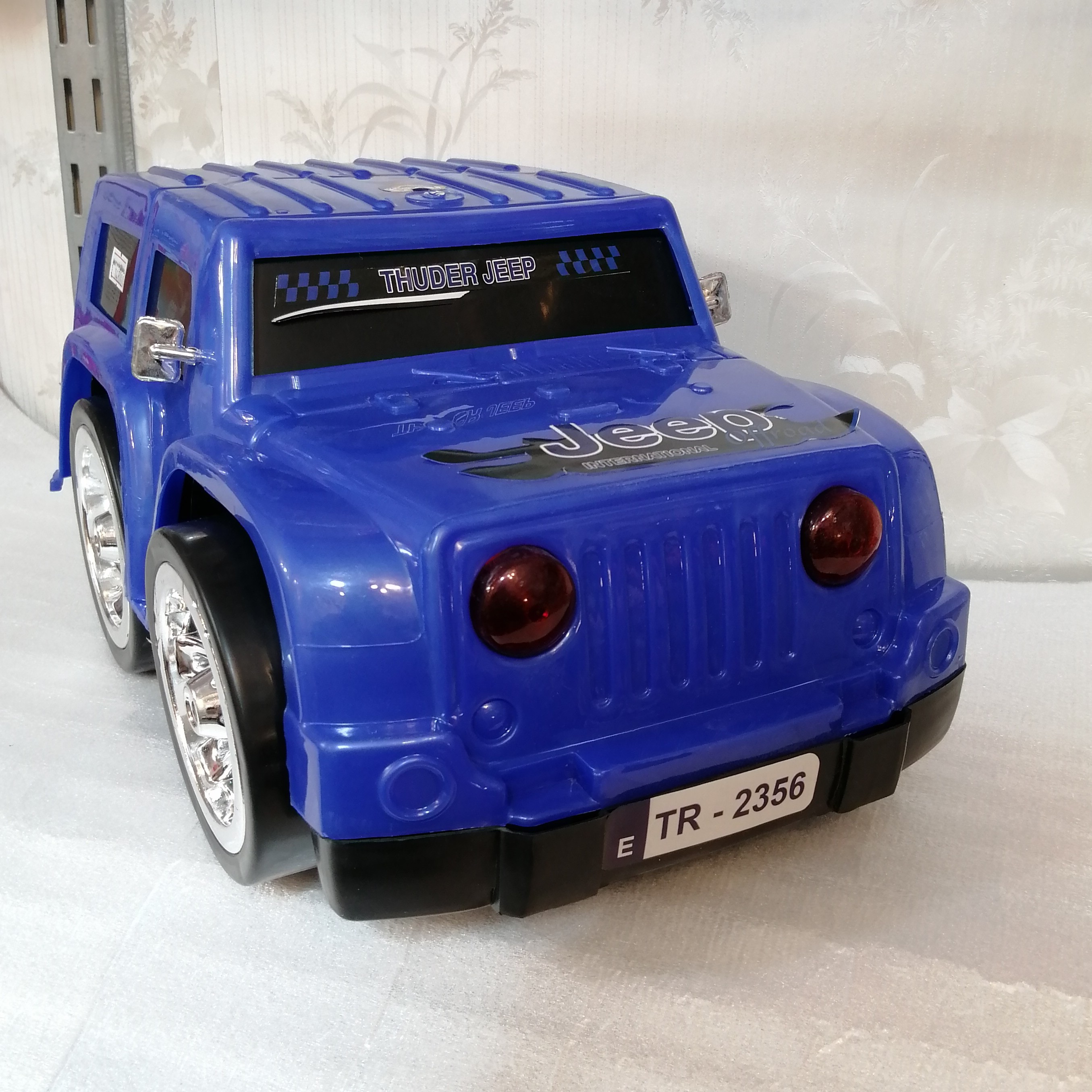 ماشین جیپ ابعاد 31 در 18