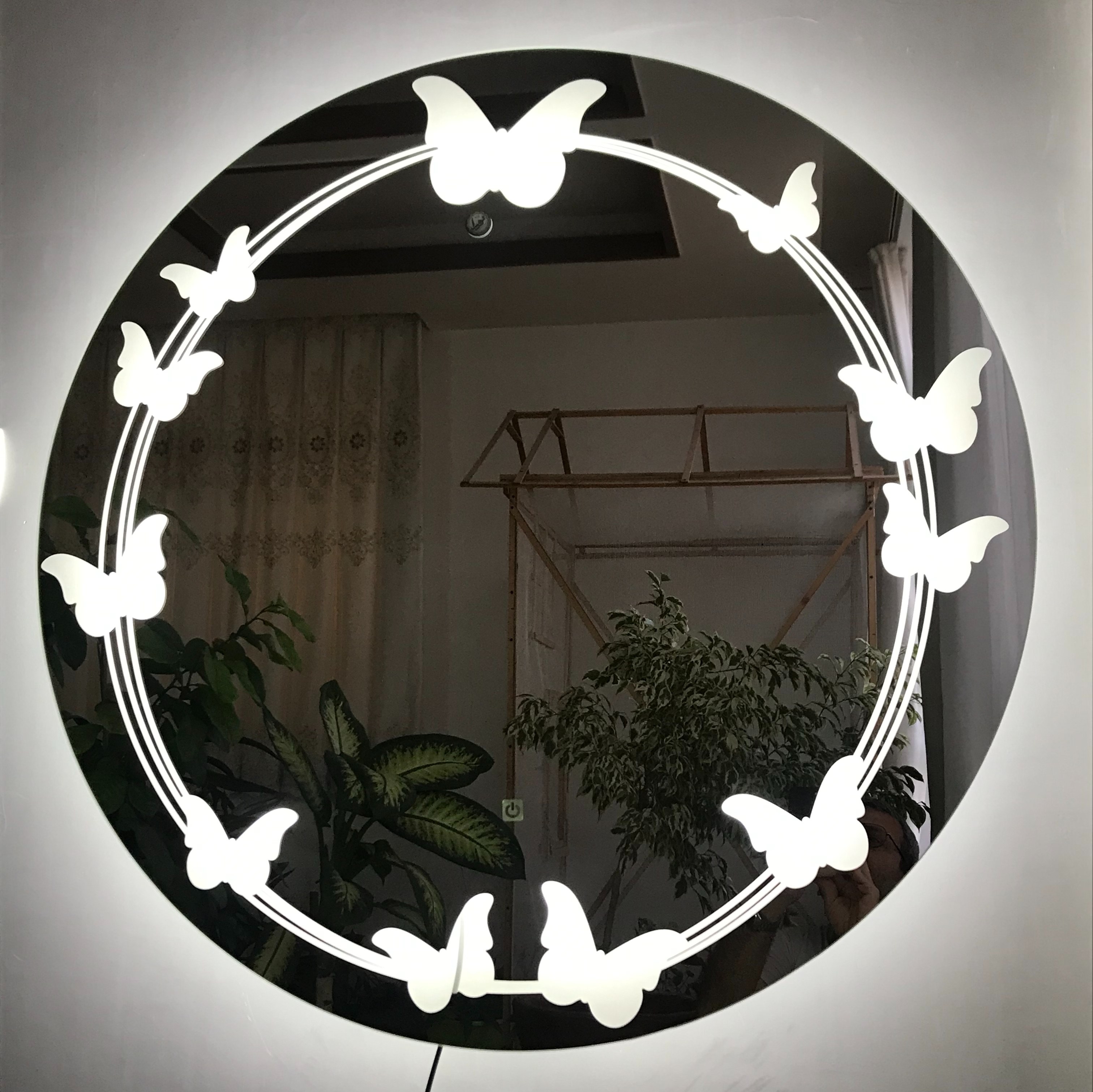 آینه بک لایت نورا . طرح پروانه . مجهز به سنسور لمسی 12 ولت . قطر 60 سانت