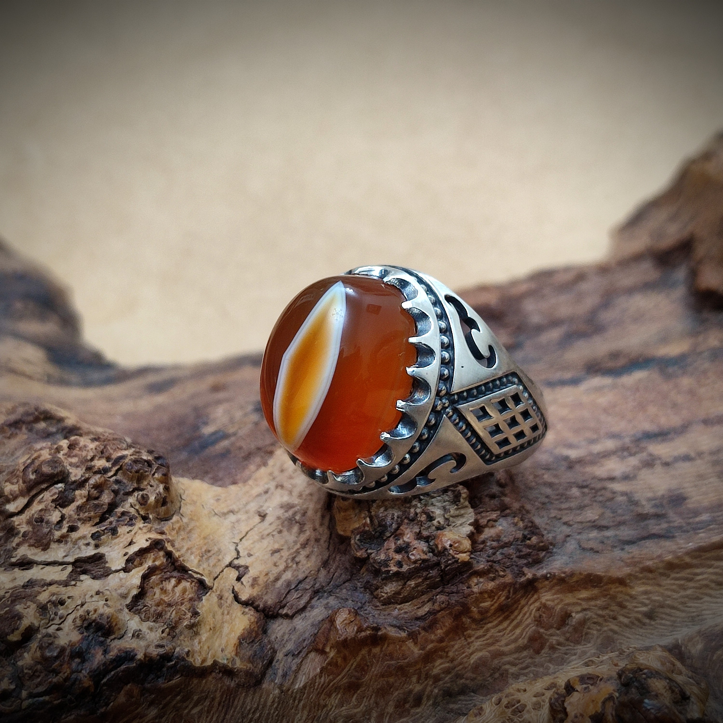 انگشتر نقره مردانه با نگین عقیق چند پوست اصیل و طبیعی