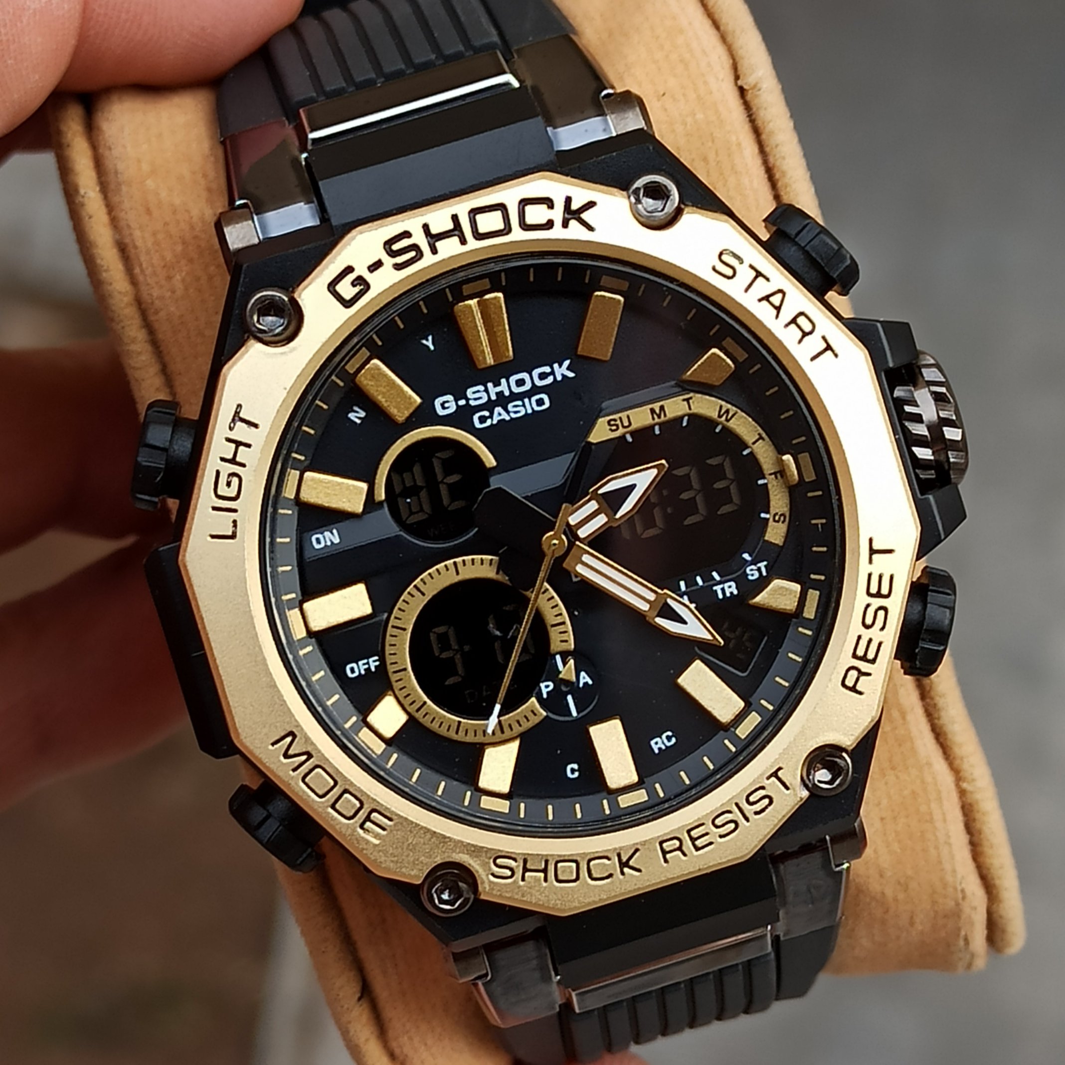 ساعت جی شاک کیفیت درجه یک دارای زنگ هشدار ، روزشمار ،  ایام هفته ، کرنومتر ، نور پس زمینه