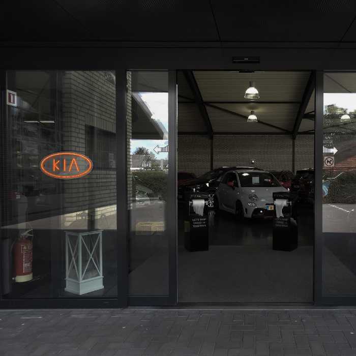 چراغ دیواری نئون دیزاین طرح Kia_ORG