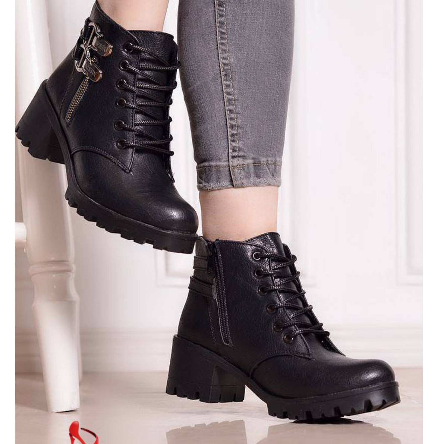 نیمبوت
کد277
رویه چرم صنعتی درجه یک 
زیره دلتا 
پاخوری عالی
1 سال ضمانت  
size37ta40
قالب استاندارد