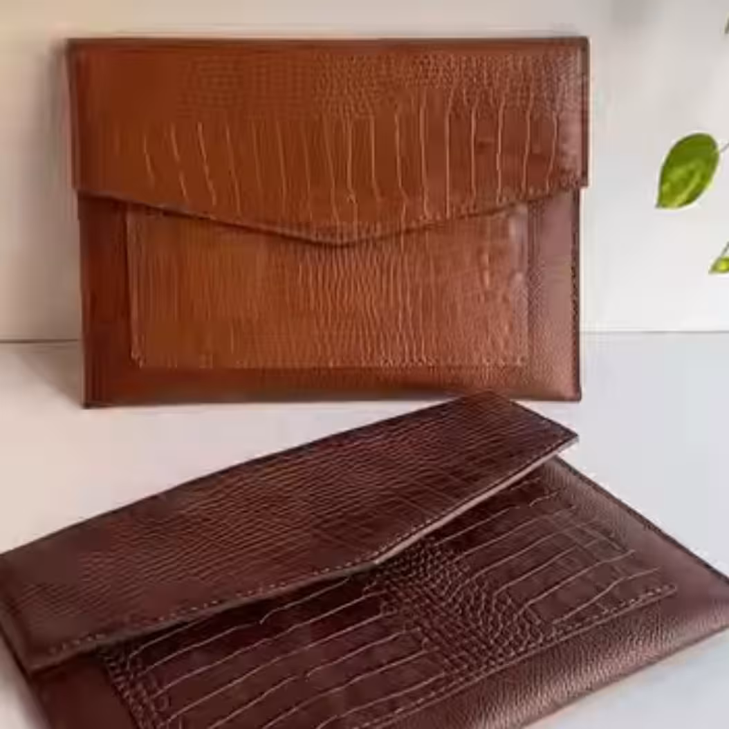 چرم دست دوز دوقلوها چرم و دوخت درجه یک  سفارش پذیرفته میشود