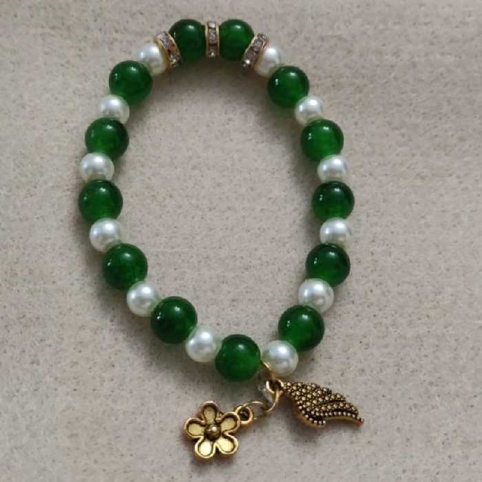 دستبند رنگ سبز شیری ترکیب با سنگ طرح مروارید  ،  سایز دانه ها 8  