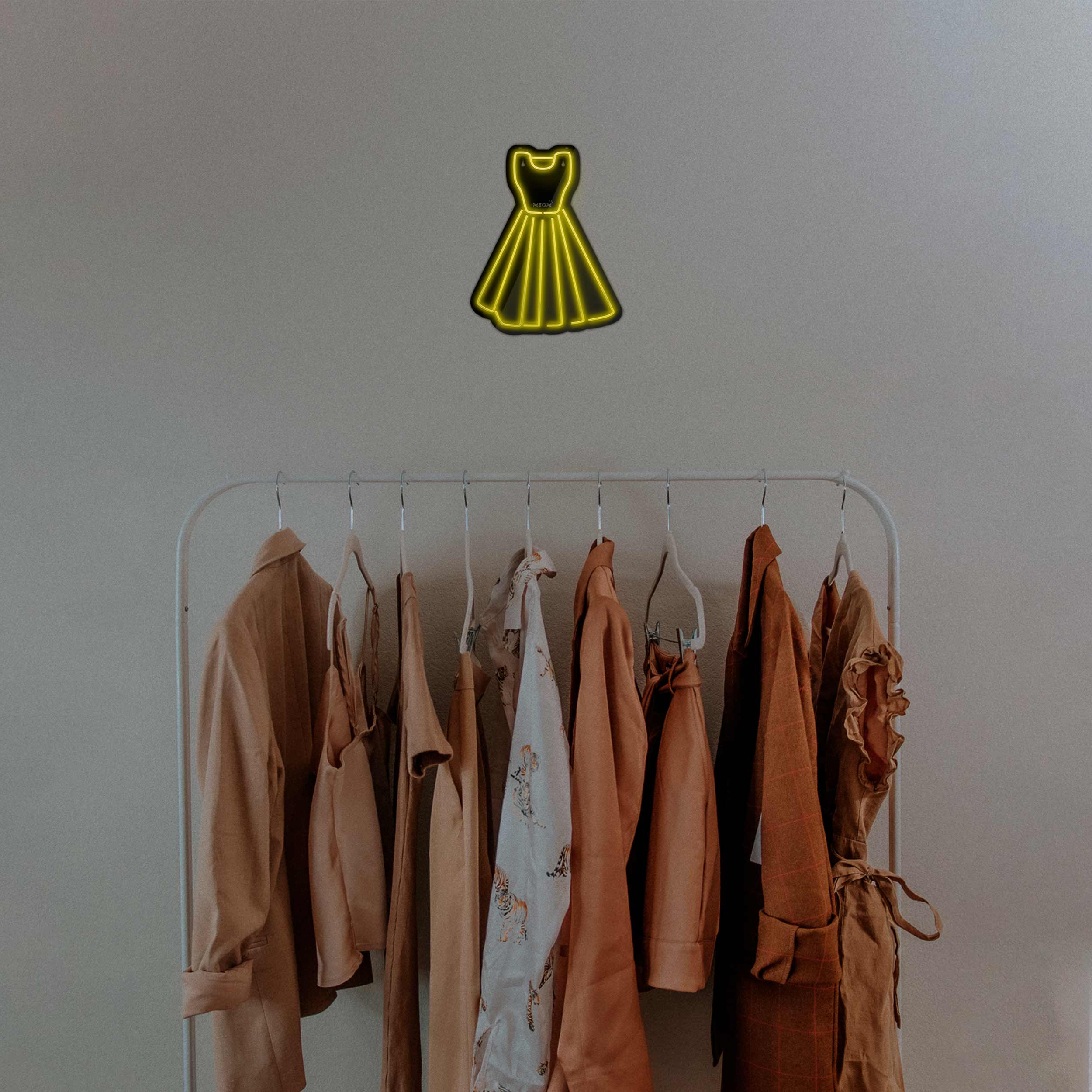 چراغ دیواری نئون دیزاین طرح Women-Clothes-BL_YL