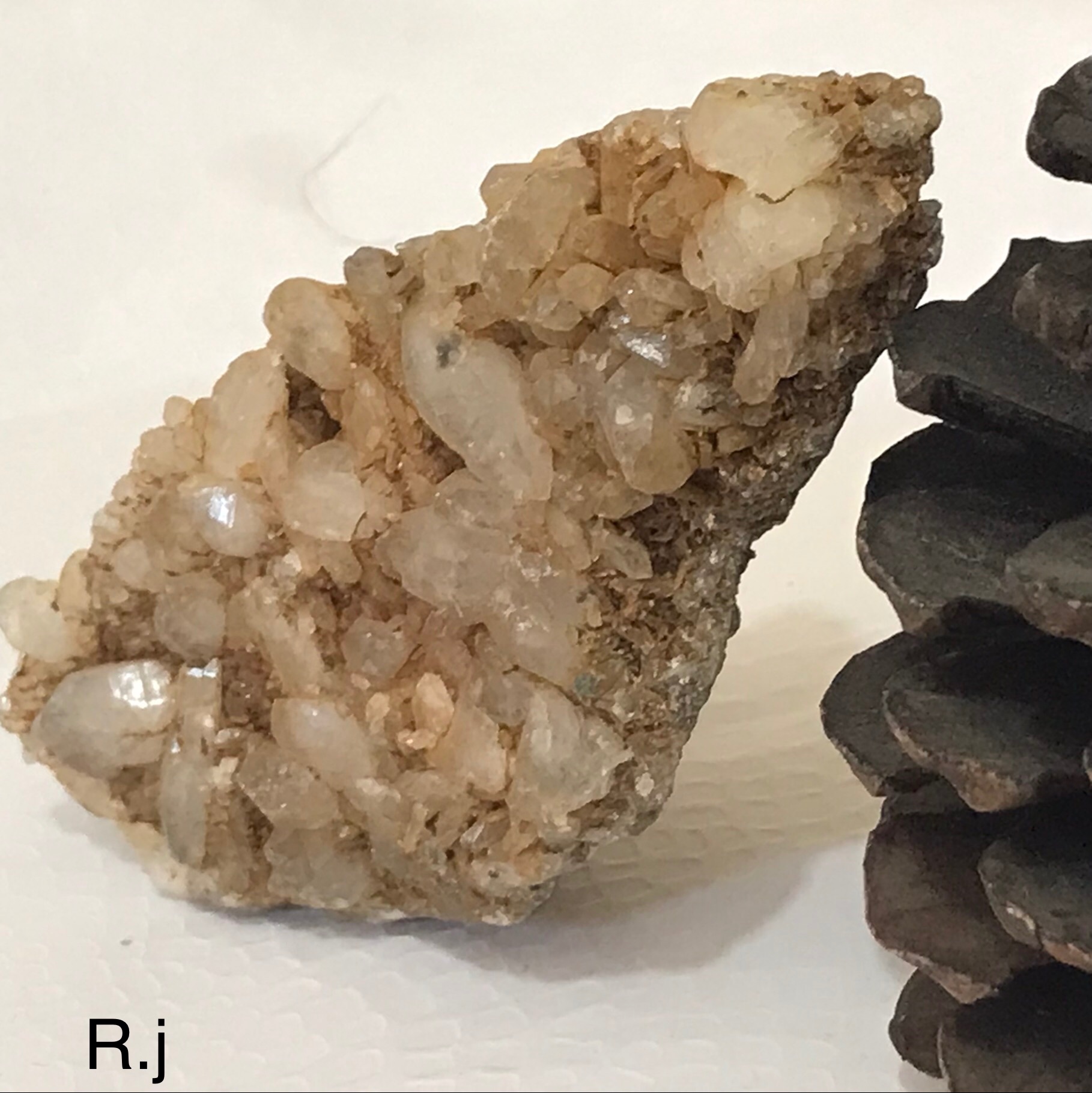 راف کوارتز مناسب برای تزئین و دکوراسیون و بهره مندی از انژی و خواص سنگ
