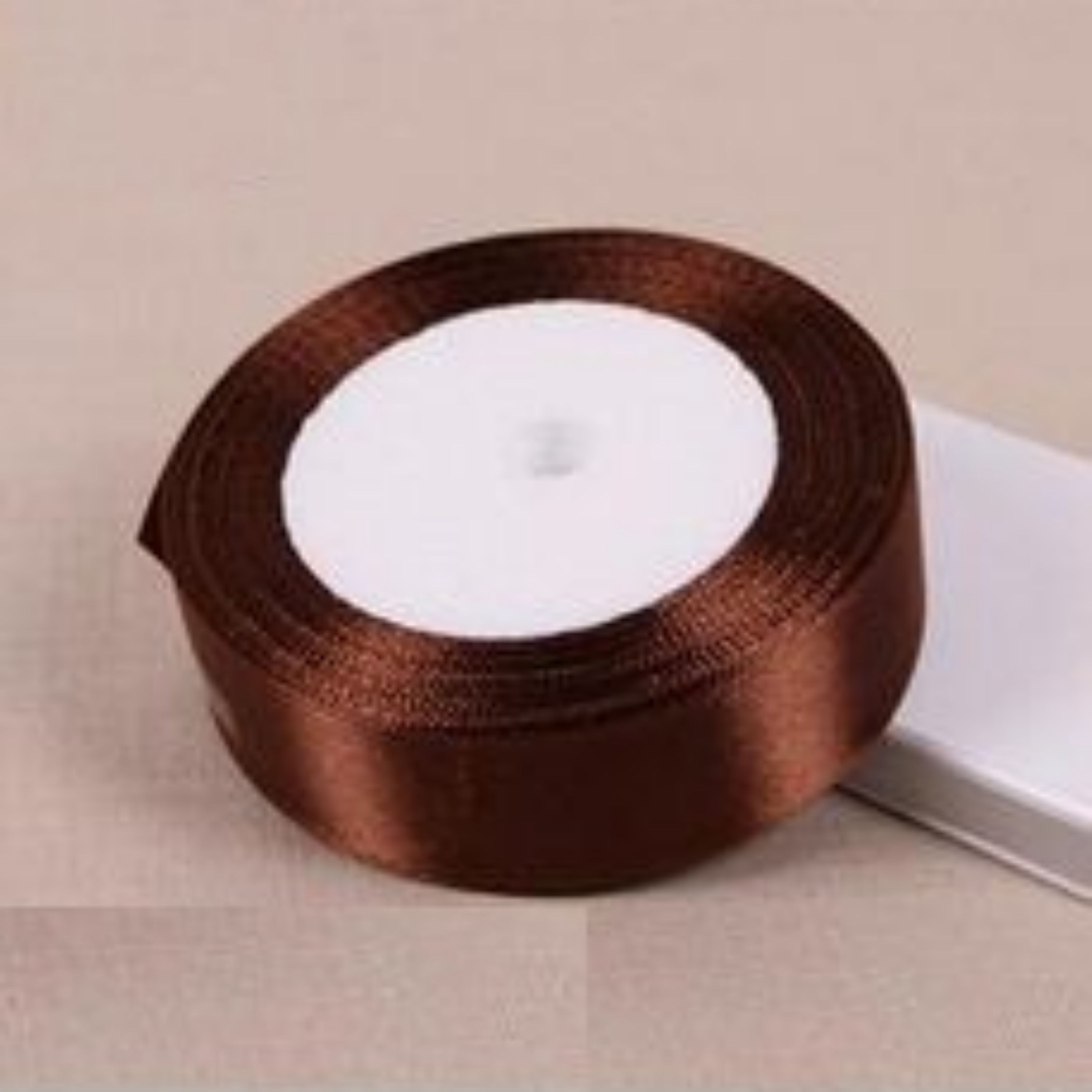 روبان 2.5 سانت ساتن قهوه ای (یک حلقه)
