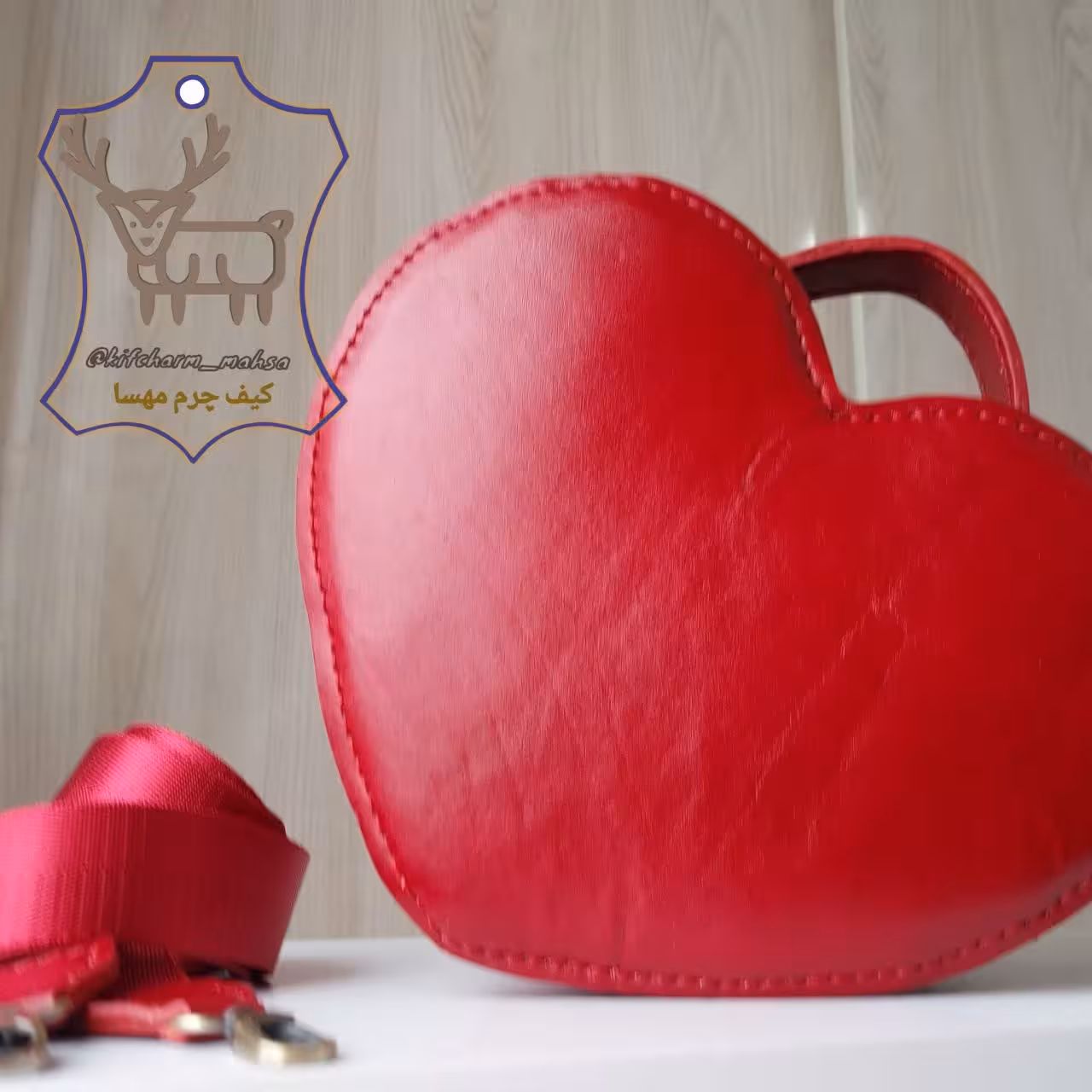 کیف دوشی زنانه طرح قلب چرم طبیعی گاوی دست دوز  ارسال رایگان 