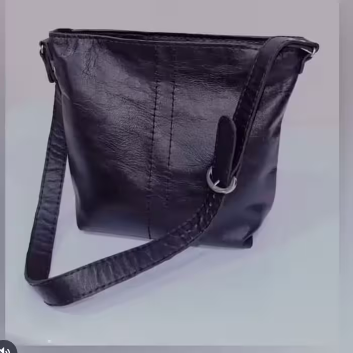 کیف دوشی چرم خالص گاوی دوخت با نخ موم زده ی با کیفیت تماما دست دوز
