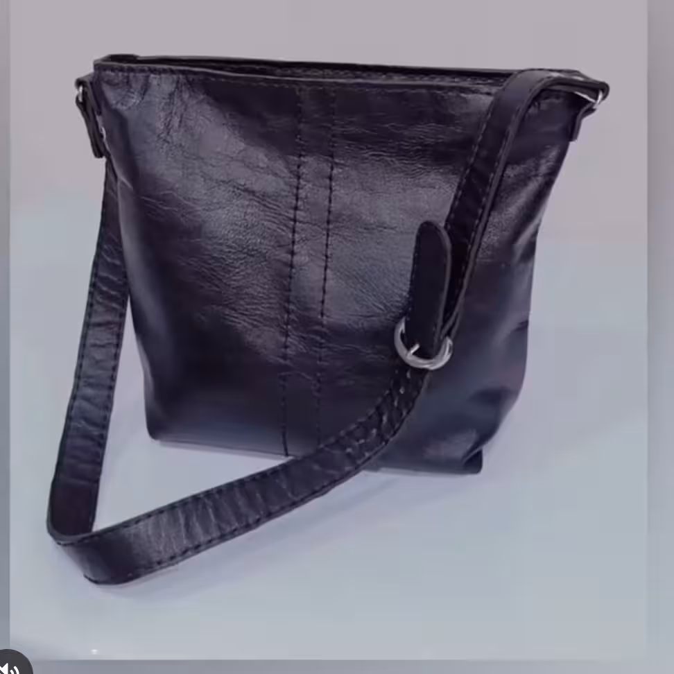 کیف دوشی چرم خالص گاوی دوخت با نخ موم زده ی با کیفیت تماما دست دوز