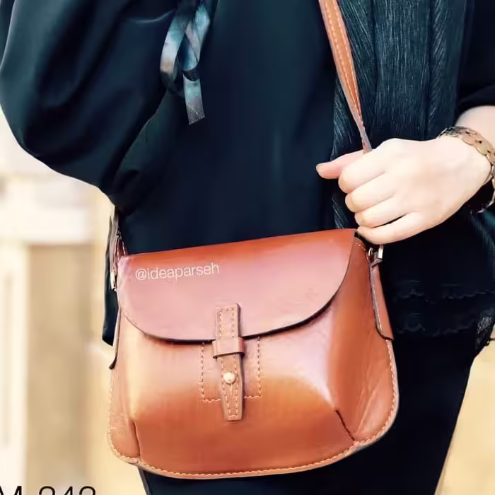 کیف دوشی و چرم طبیعی دست دوز 