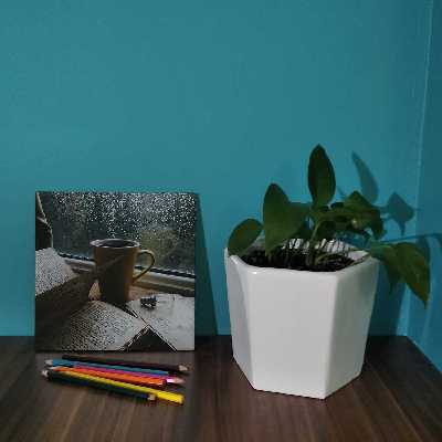  کاشی کارنیلا طرح لیوان کاپوچینو و کتاب پشت پنجره مدل لوحی کد WKB478