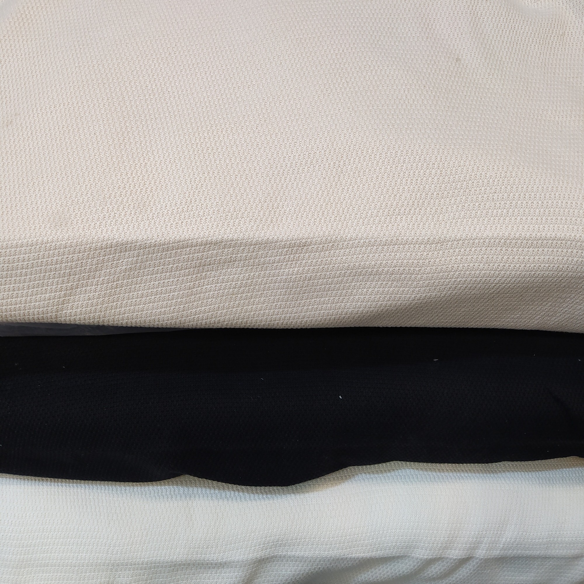 پارچه بافت زمستانه نخ پنبه طرح لانه زنبوری مناسب جهت انواع پوشاک پاییزه و زمستانه 