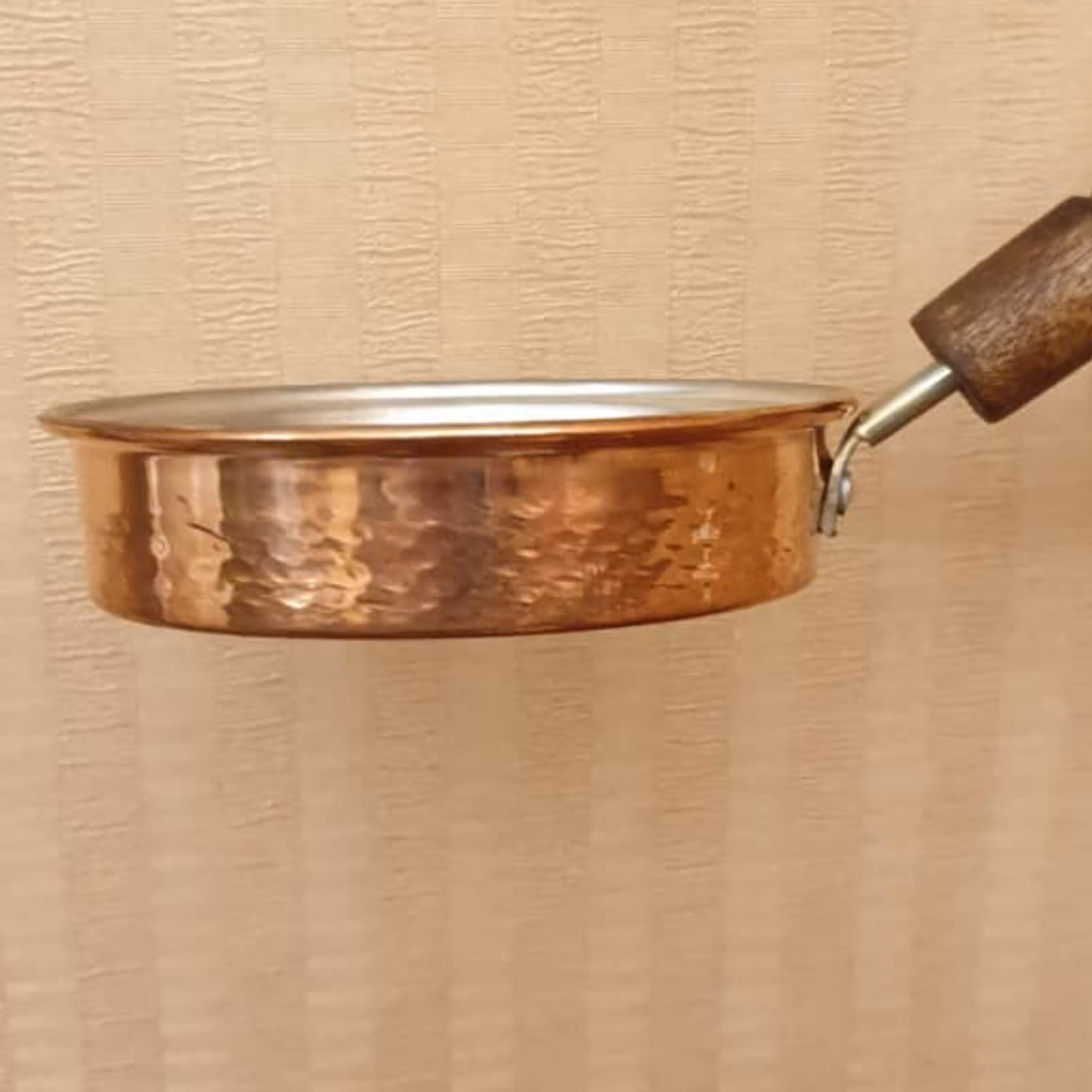 ماهیتابه سیسمونی مسی دسته چوبی قطر11سانتیمتر ساخت زنجان