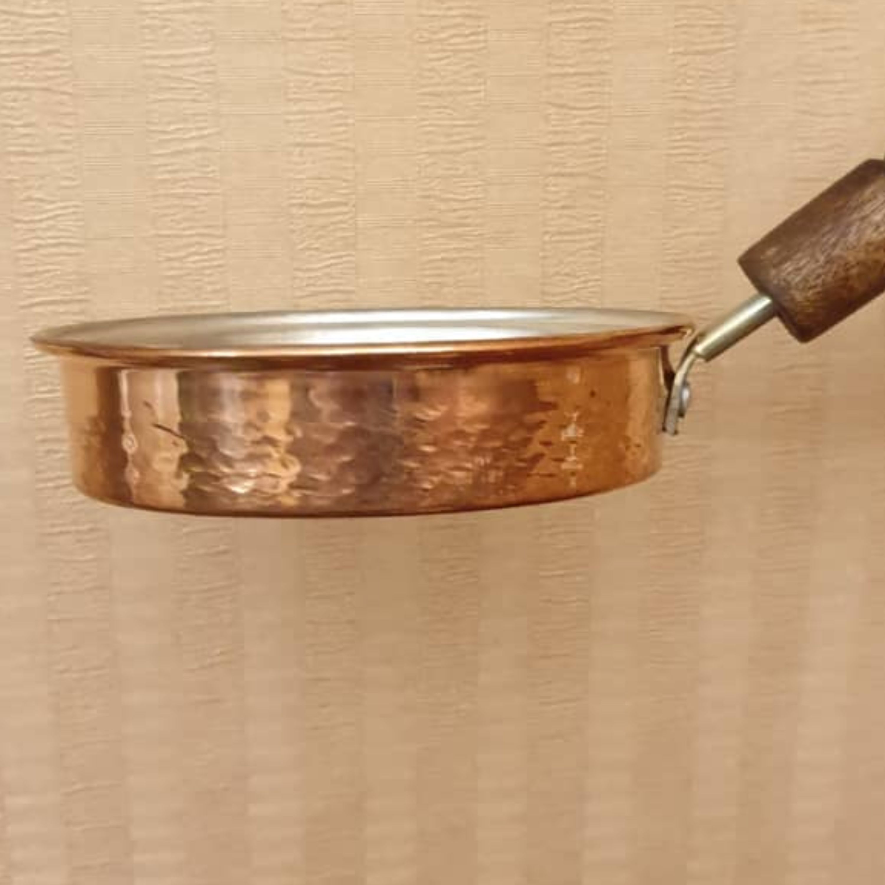 ماهیتابه سیسمونی مسی دسته چوبی قطر11سانتیمتر ساخت زنجان