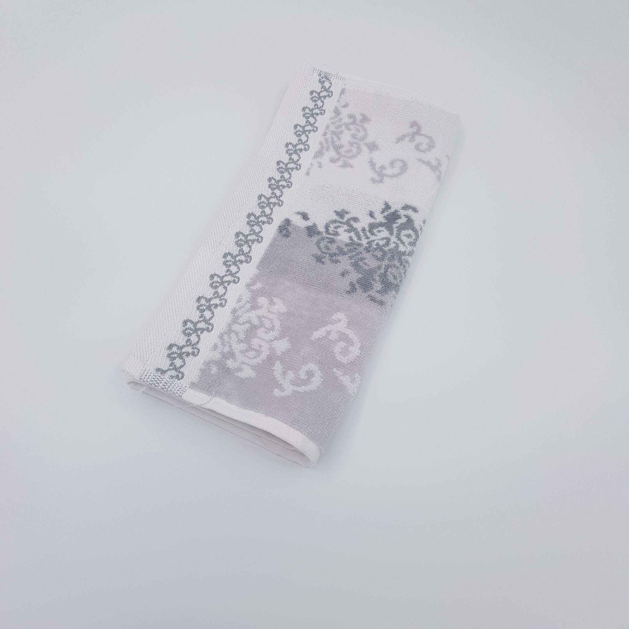 حوله دستی ازدیلک مدل emily سایز 30x50 سانتی متر