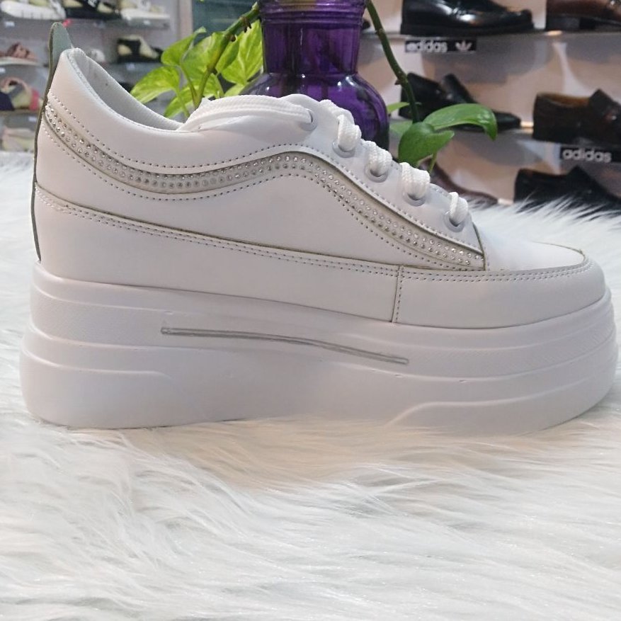 کفش اسپورت زنانه نگینی 