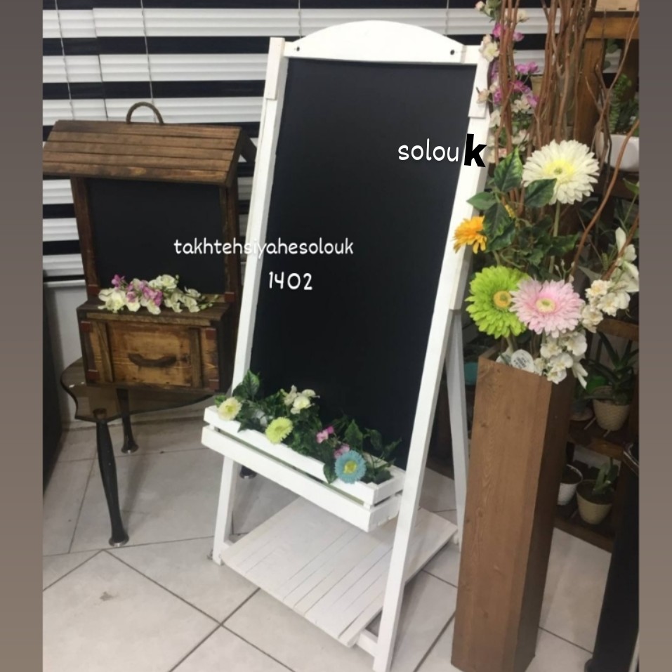 تخته سیاه گچی پایه داراستندwith  design boxیونیک و خاص دیزاین لاین سالن آرایشی و تالار جشن