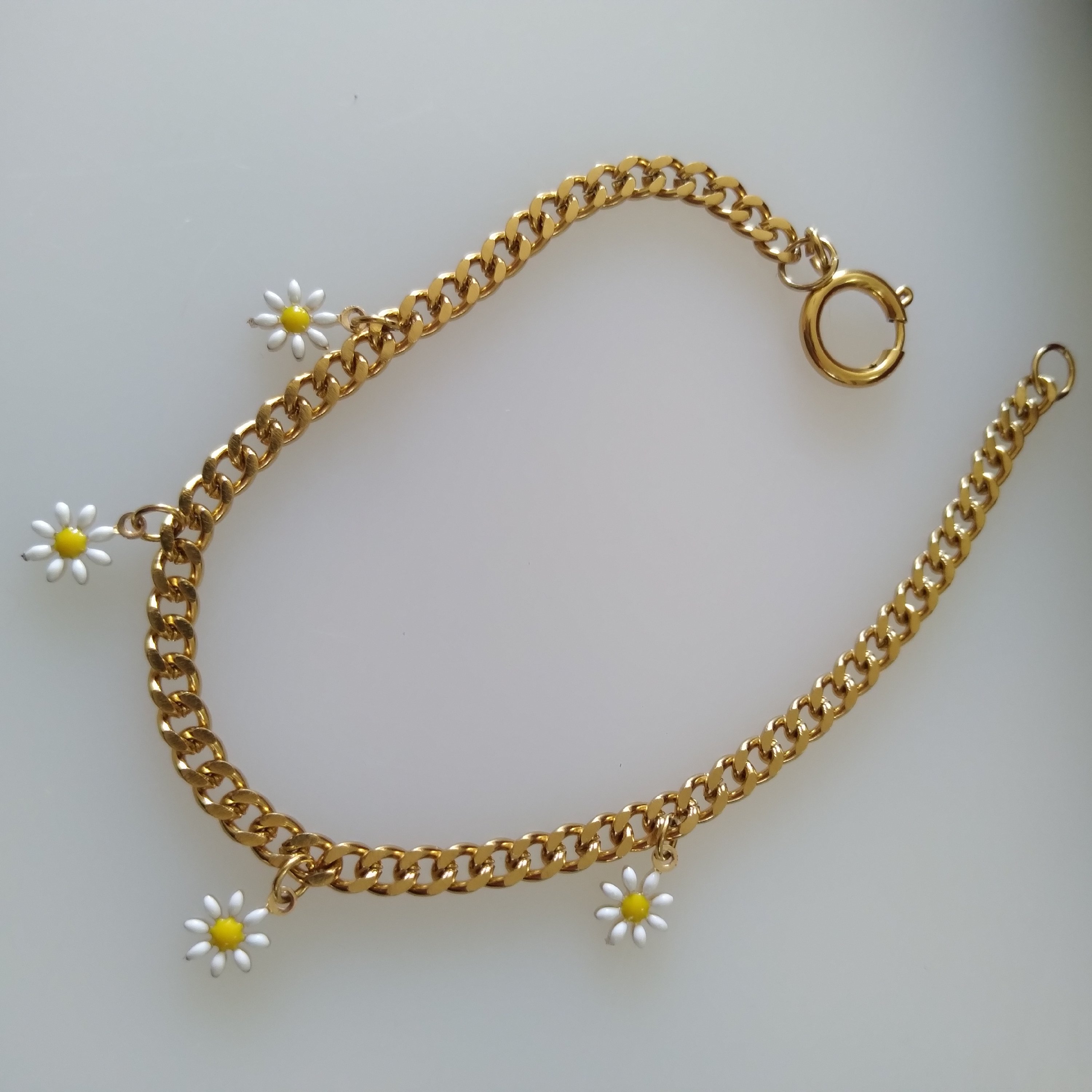 دستبند کارتیری با آویز بابونه دو رو ،استیل رنگ ثابت 