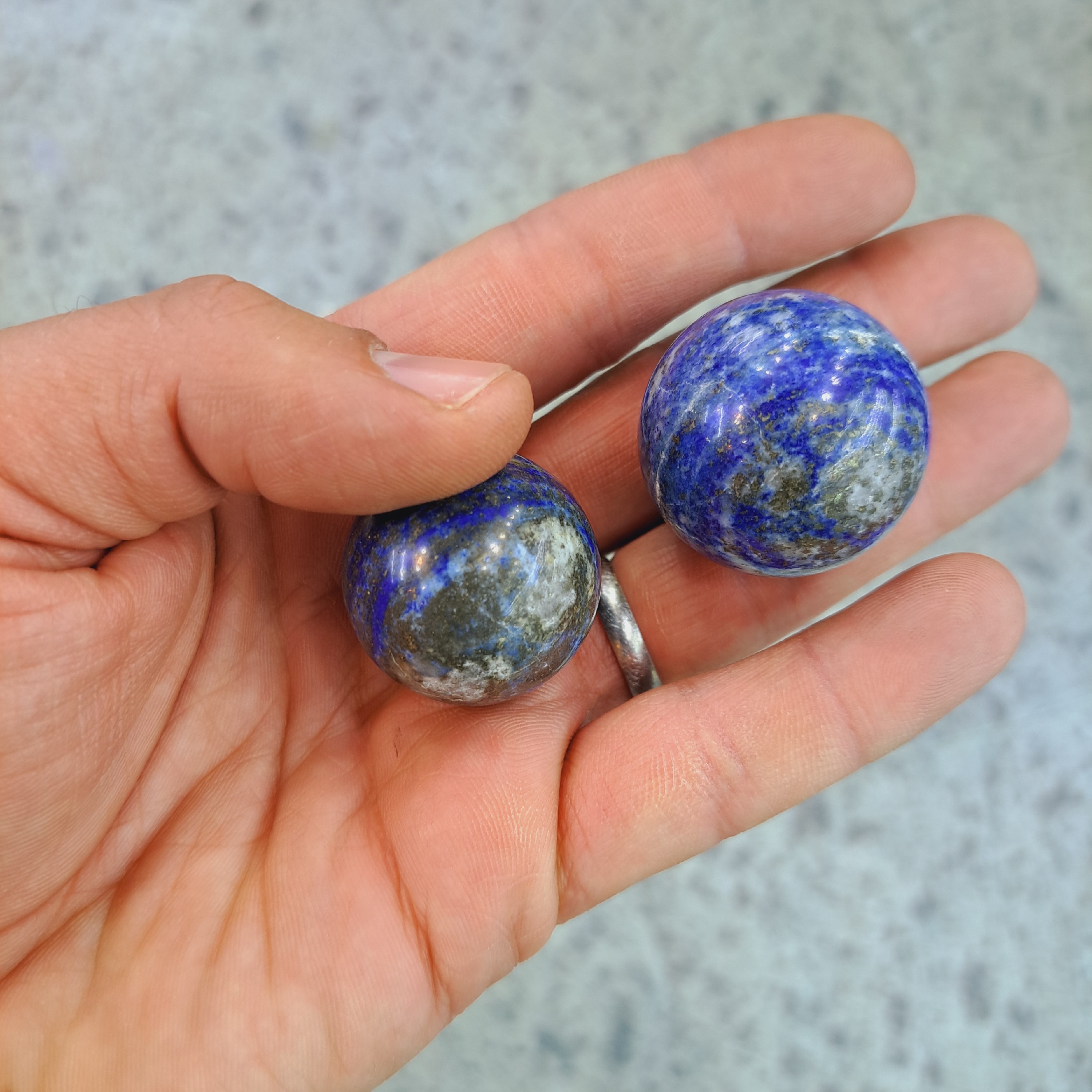 گوی لاجورد افغانستان اصلی سنگ گلو سنگ شهود سنگ ابی سنگ لاجورد پیریت دار گوی سنگ لاجورد اصل گوی سودالیت افغانستان