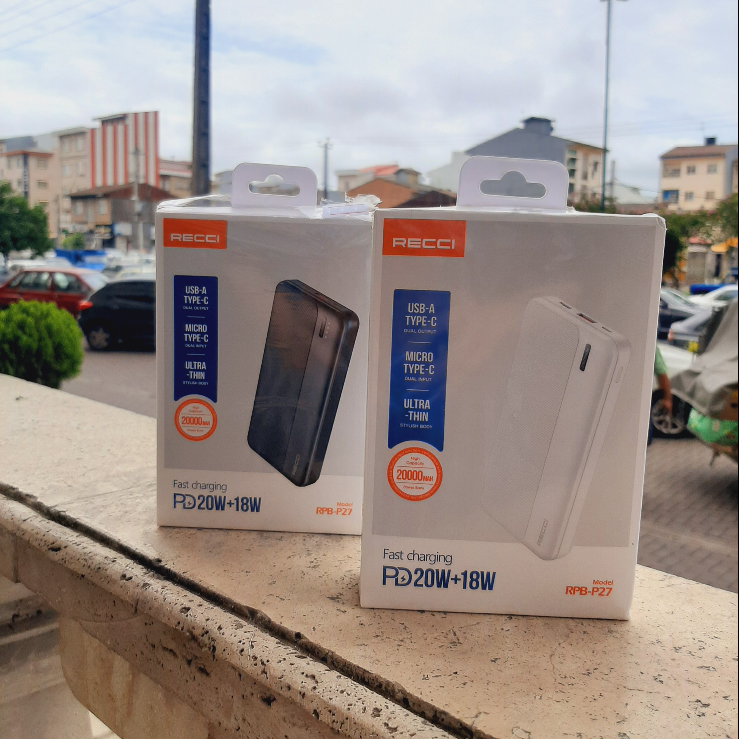 پاورپانک 20000میلی آمپر از برند رسی recci مدل p27 در دورنگ مشکی و سفید