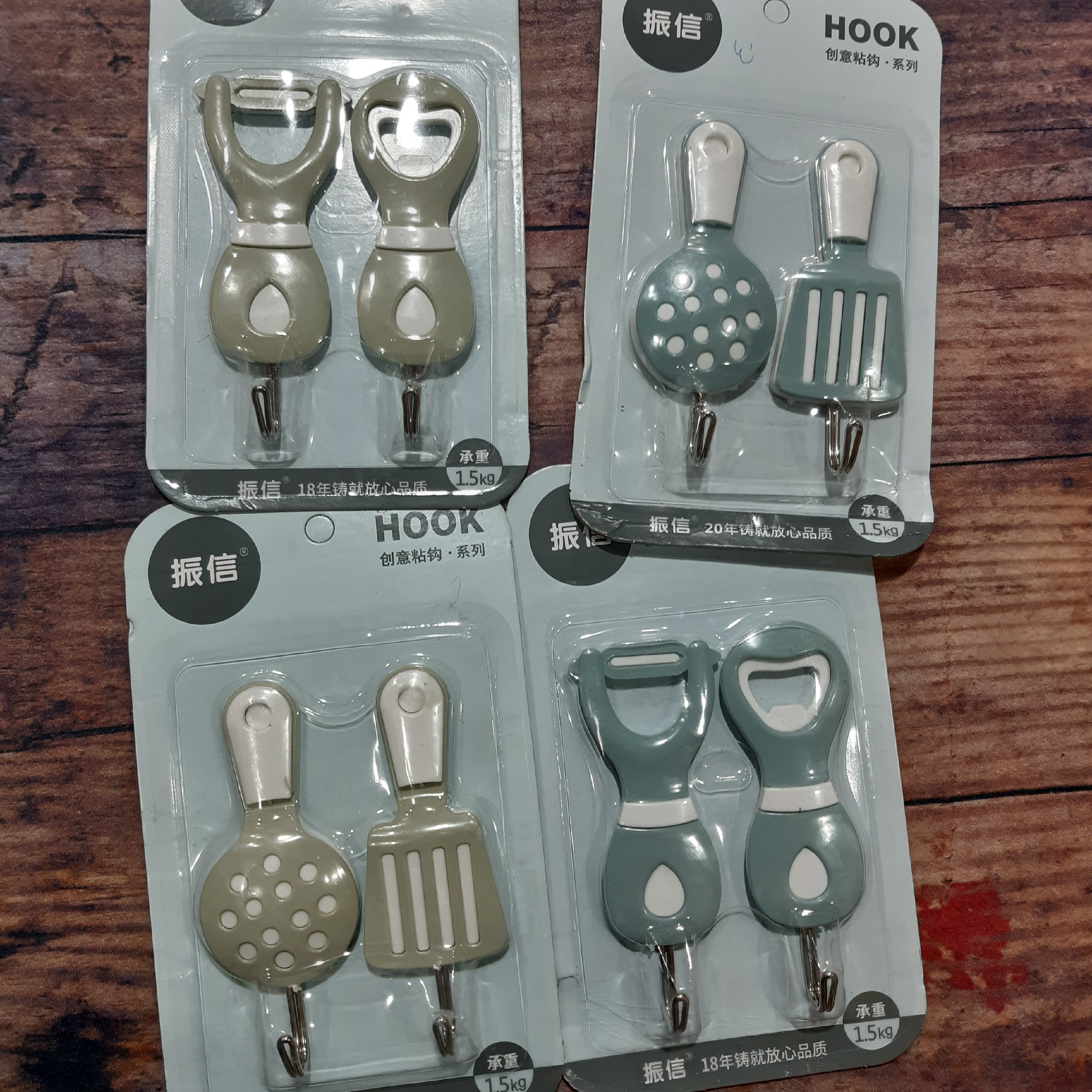 آویز قلابدار چسبی2 عددی هوک مناسب آویز کردن حوله و دمکنی و دستگیره طرح وسایل آشپزخانه 