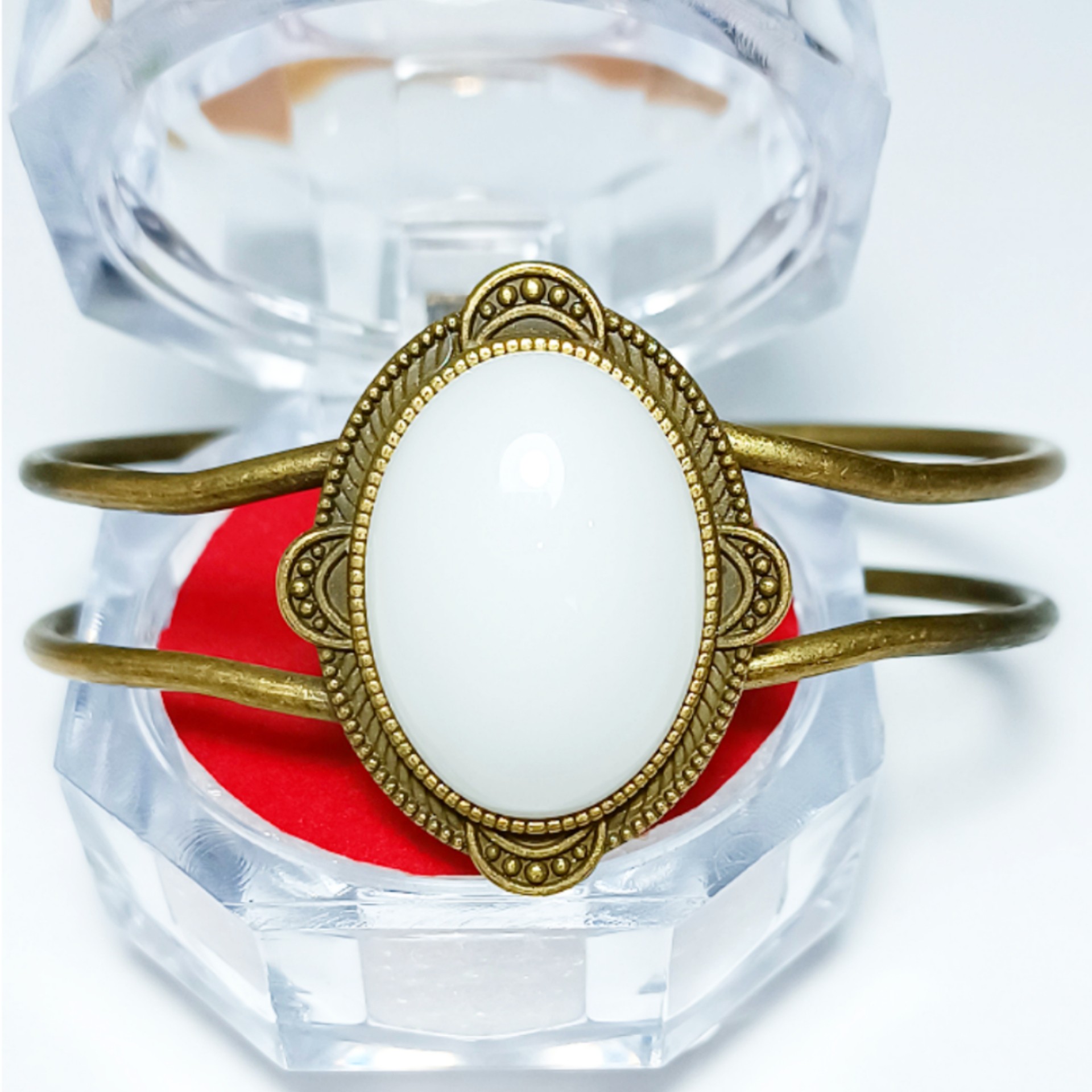 دستبند برنزی با نگین عقیق سفید طبیعی کد 501