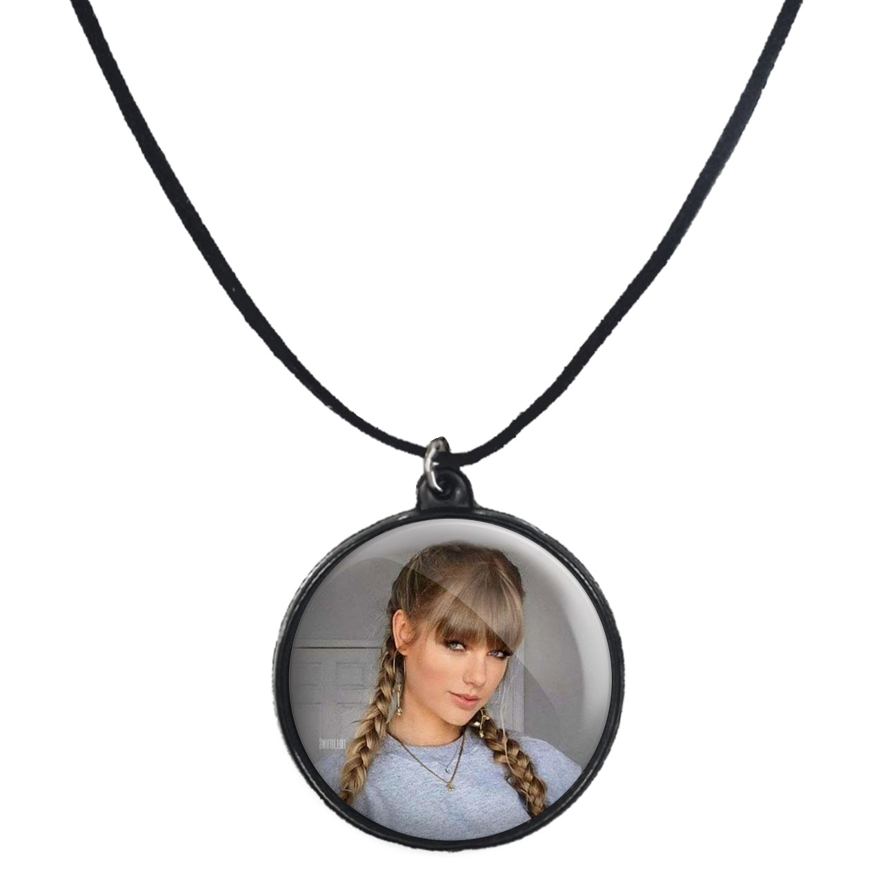 گردنبند پرمانه طرح تیلور سویفت کد pmb.2221 مدل دو طرفه