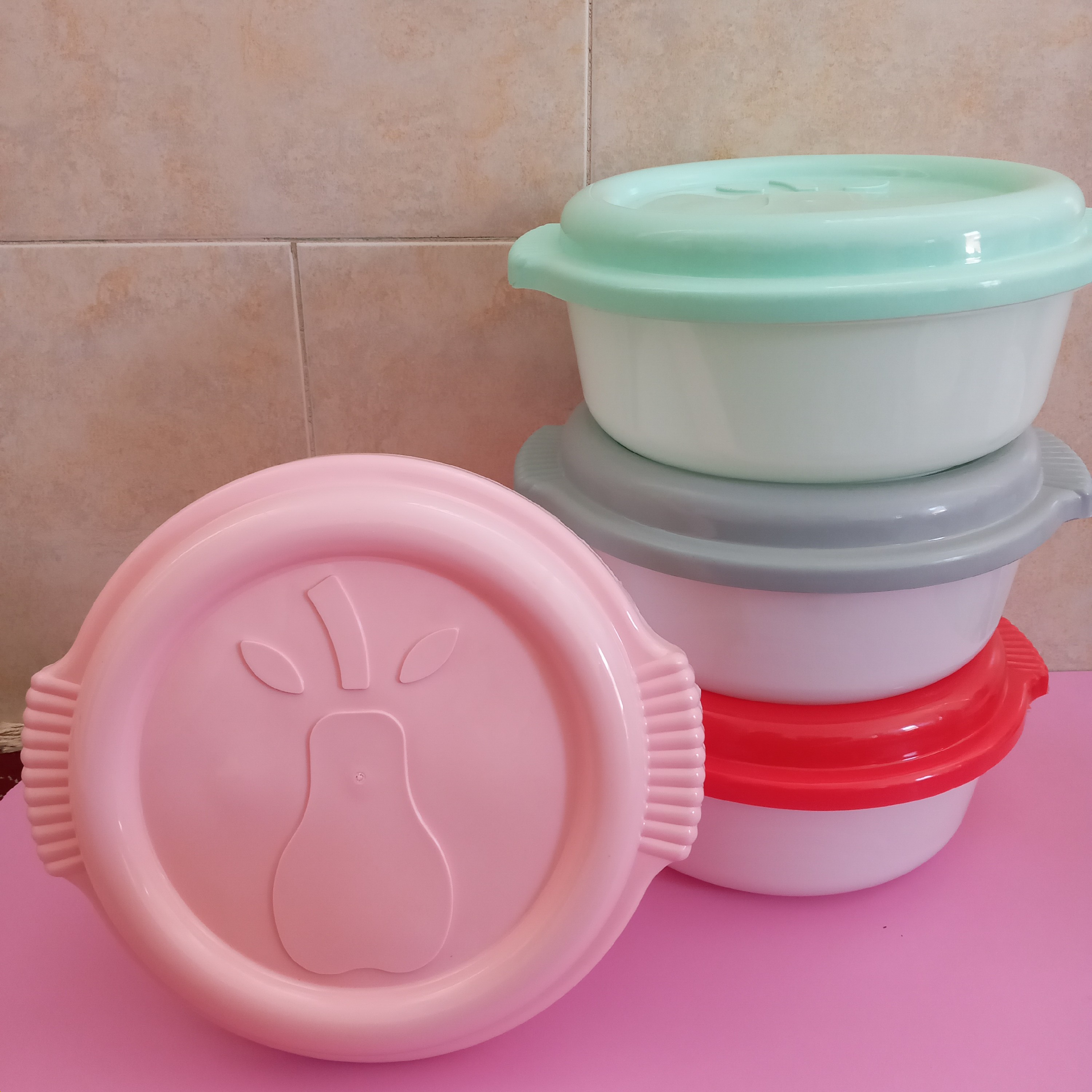 جا برنجی یا جا نانی کوچک درب دار جنس پلاستیکی مدل گرد طرح گلابی یک عددی سایز قطر 30 در ارتفاع 10 در رنگ سبز و صورتی ...