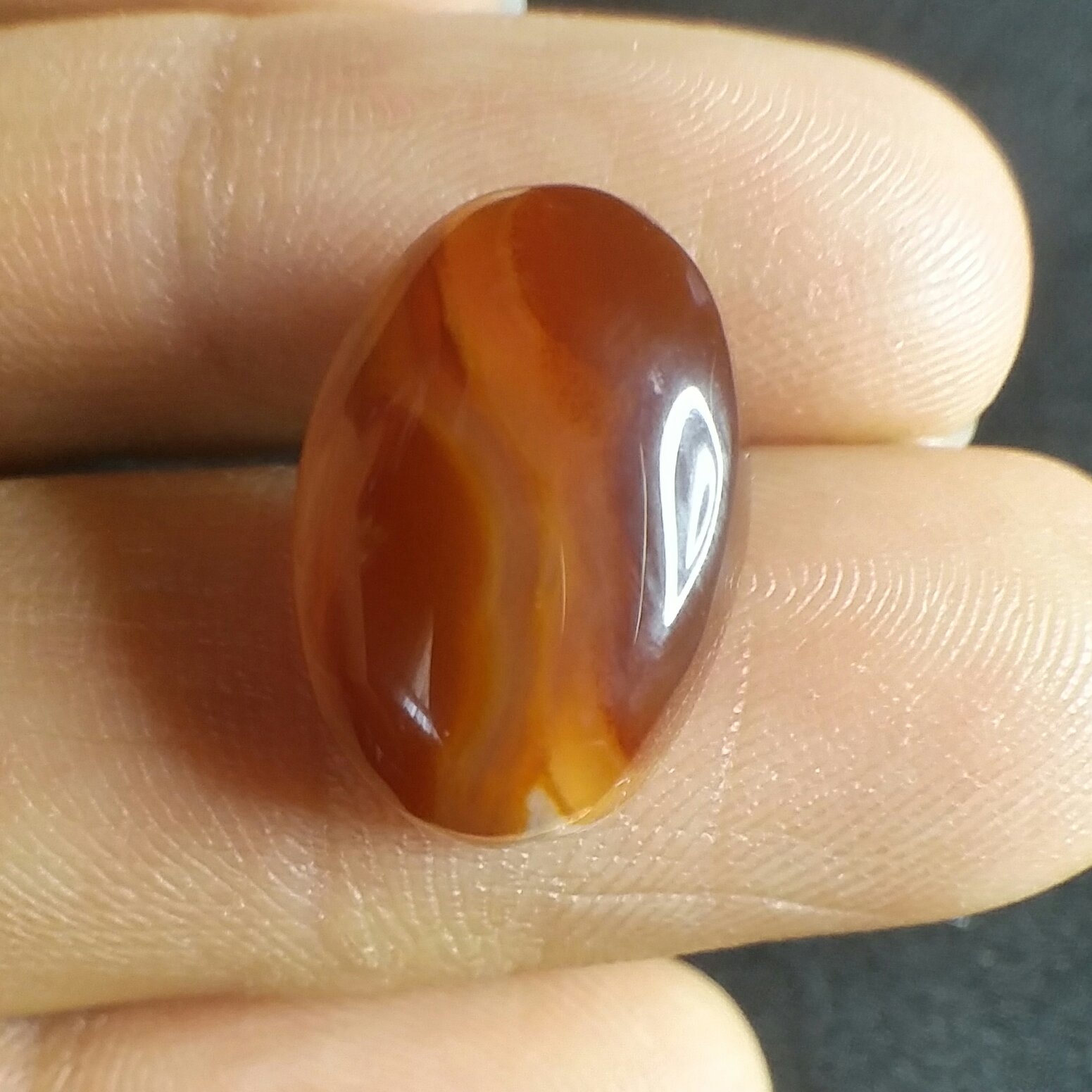 نگین عقیق شنی قرمز طبیعی و بدون بهسازی بسیار خوش رنگ