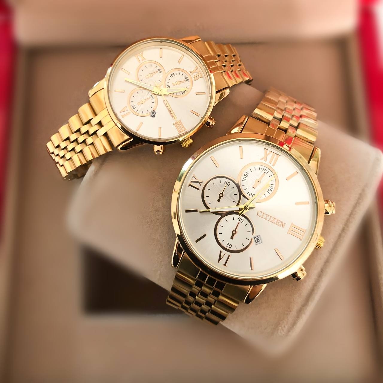 ست ساعت زنانه و مردانه و دخترانه پسرانه مارک سیتیزین بند طلایی استیل صفحه سفید  طرح سه موتوره  تقویم دار  خاص و لاکچری