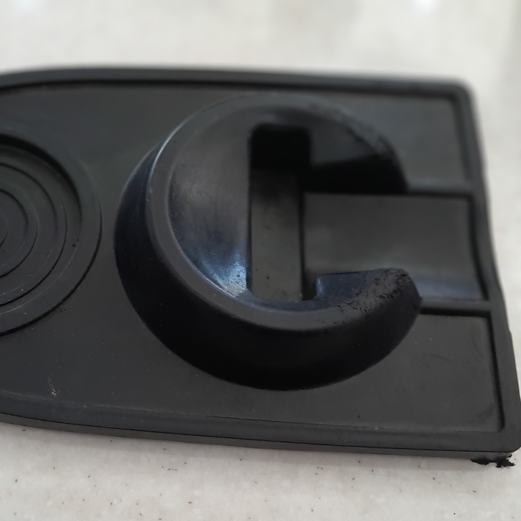 تمپرمت لاستیکی.رنگ مشکی.جای تمپر دارد.