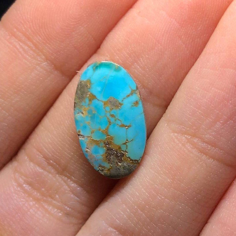 نگین فیروزه نیشابوری با طرح محشر فاخر صد در صد طبیعی تراش بیضی شکل کد 213